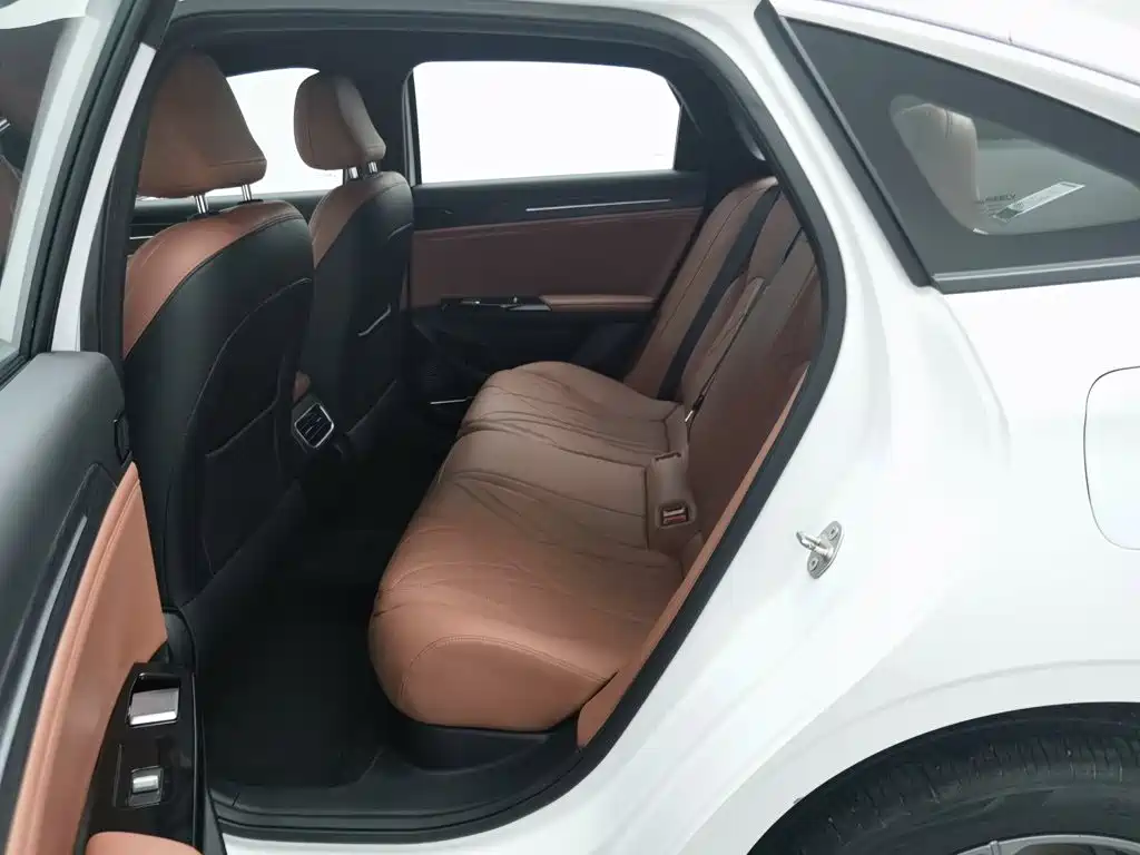 Geely Galaxy L6 2025 — фото 15