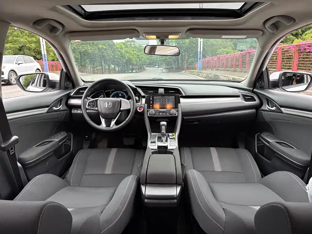 Honda Civic 2019 — фото 12