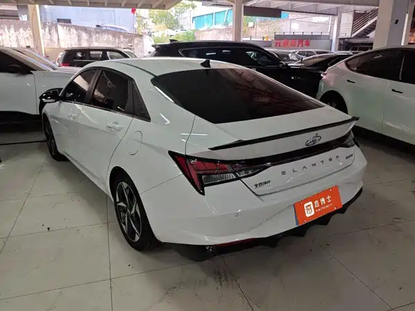 Hyundai Elantra 2021