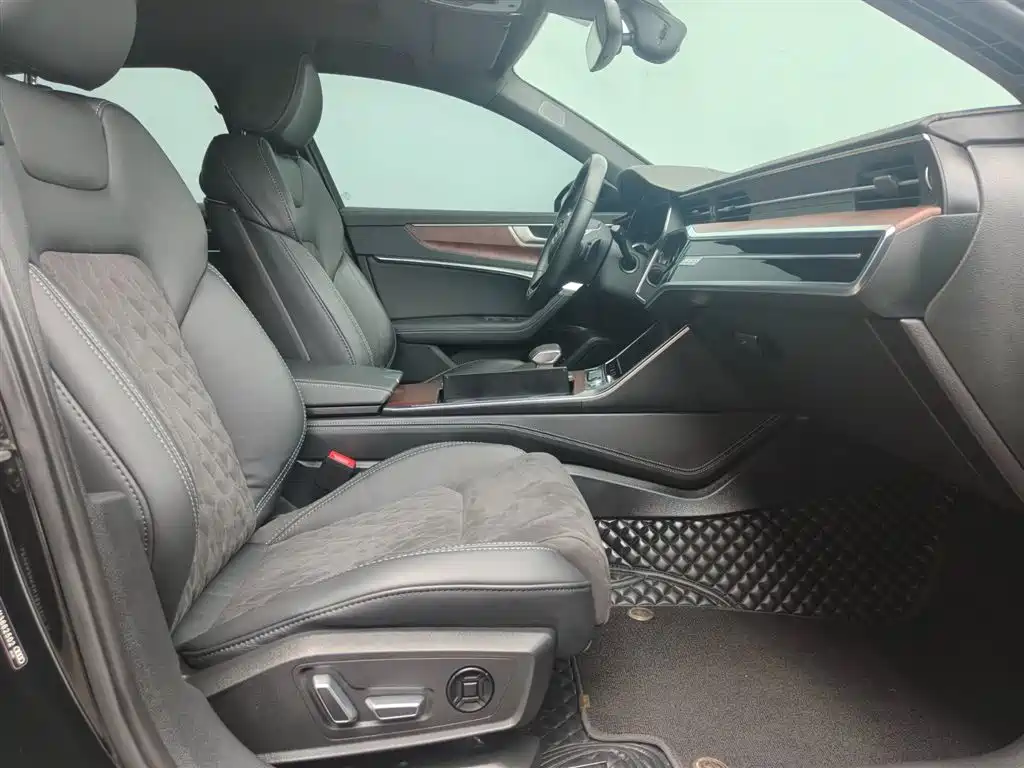 Audi A6L 2023