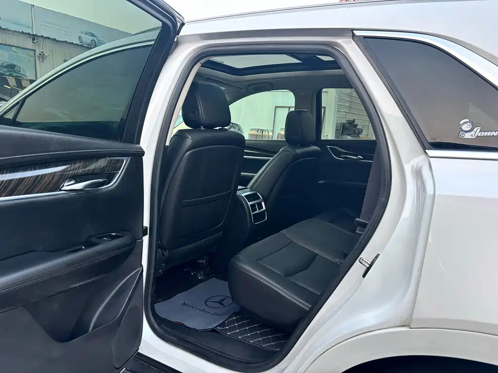 Cadillac XT5 2017 — фото 10