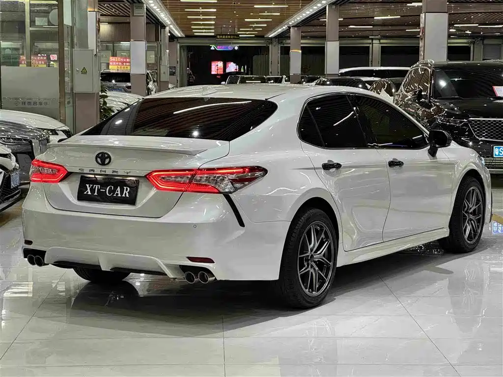 Toyota Camry 2022 — фото 4