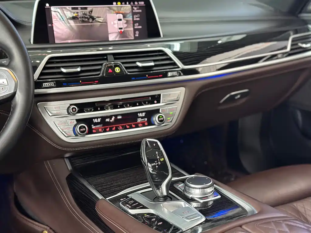 BMW 7 Series 2019 — фото 12