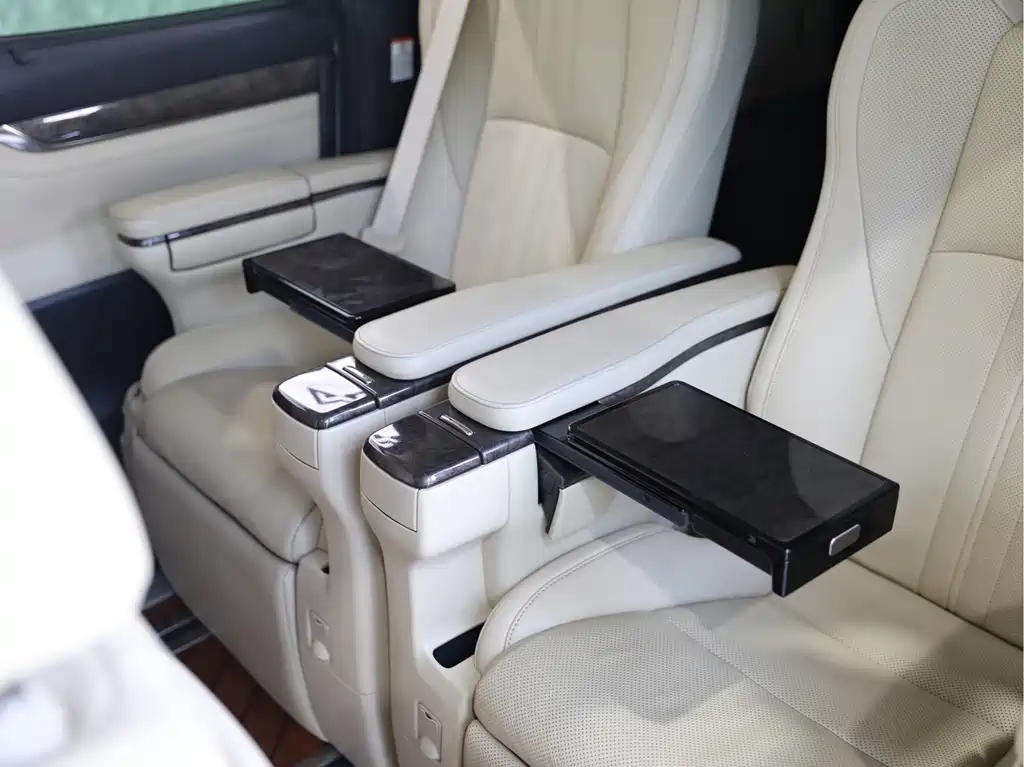 Toyota Alphard 2022 — фото 16