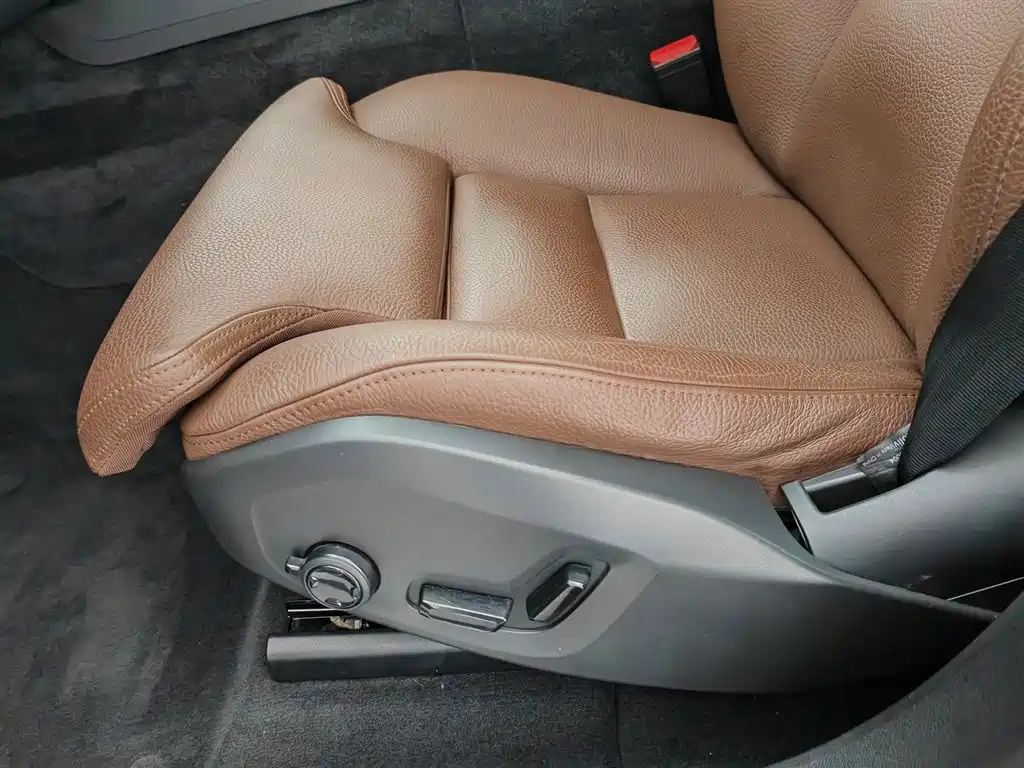 Volvo XC60 2021 — фото 20