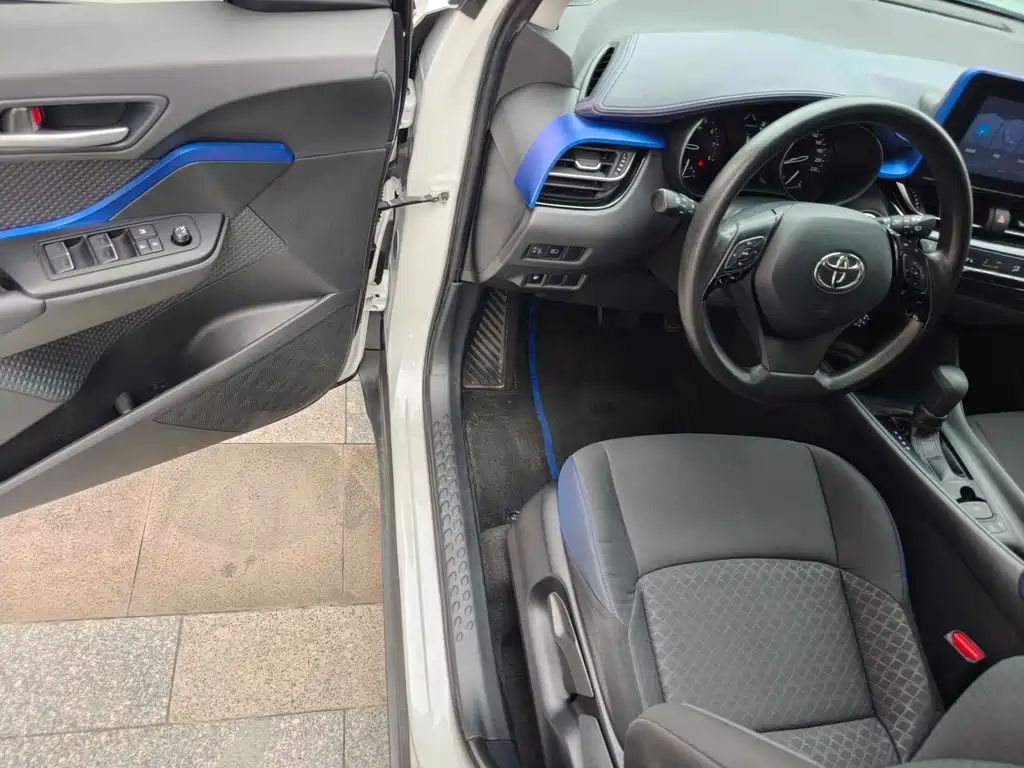 Toyota C-HR 2022 — фото 8