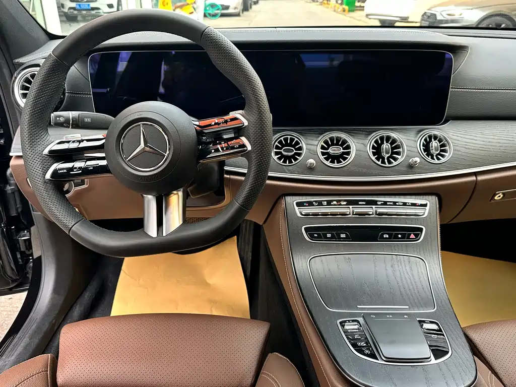 Mercedes-Benz E-Class 2023 — фото 11