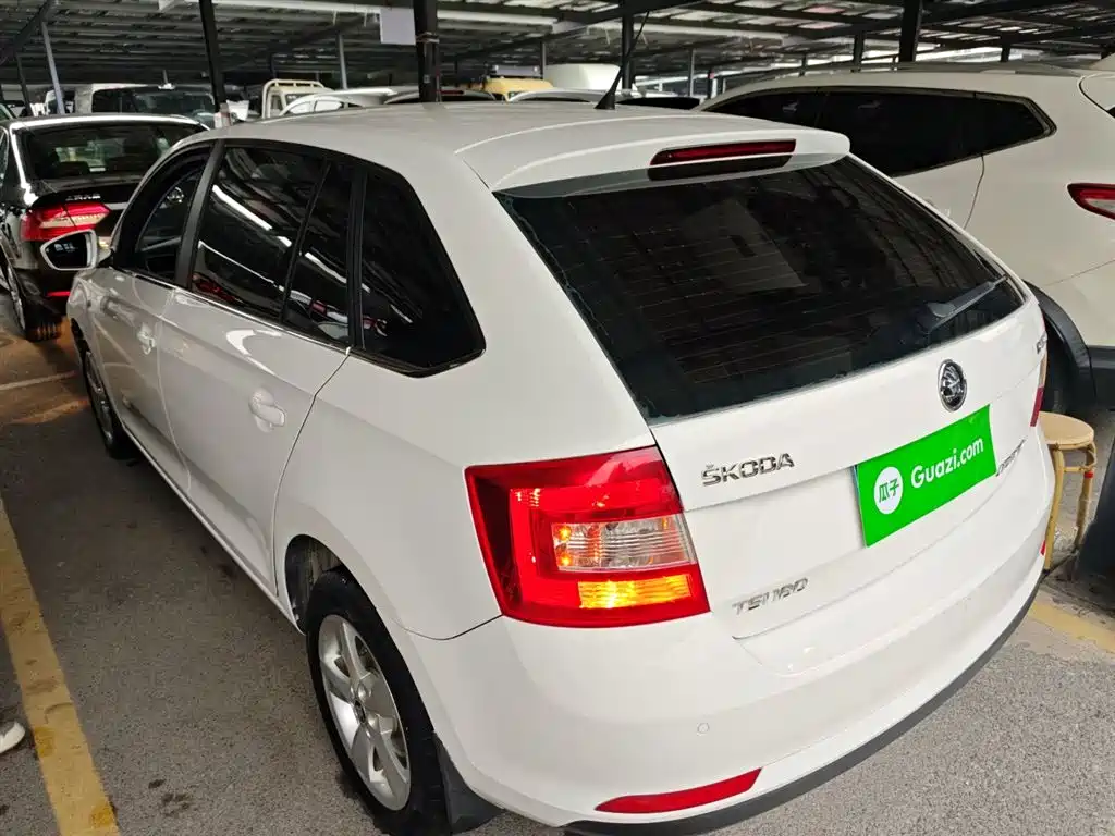 Skoda Rapid Spaceback 2017 — фото 5