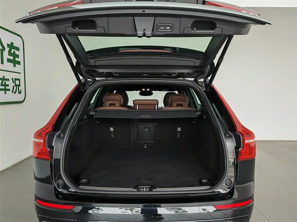 Volvo XC60 2021 — фото 16