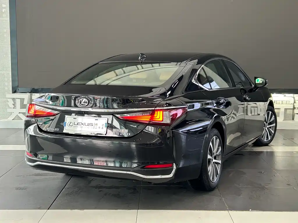 Lexus ES 2018
