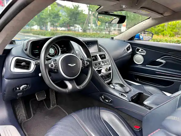 Aston Martin DB11 2020