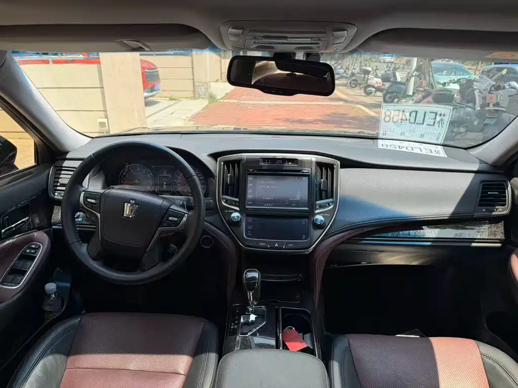 Toyota Crown 2018