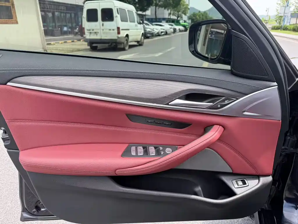BMW 5 Series 2024
