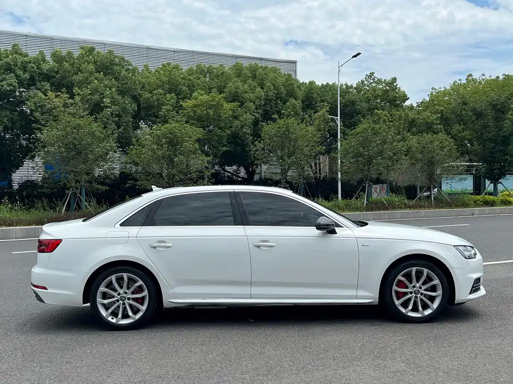 Audi A4L 2018