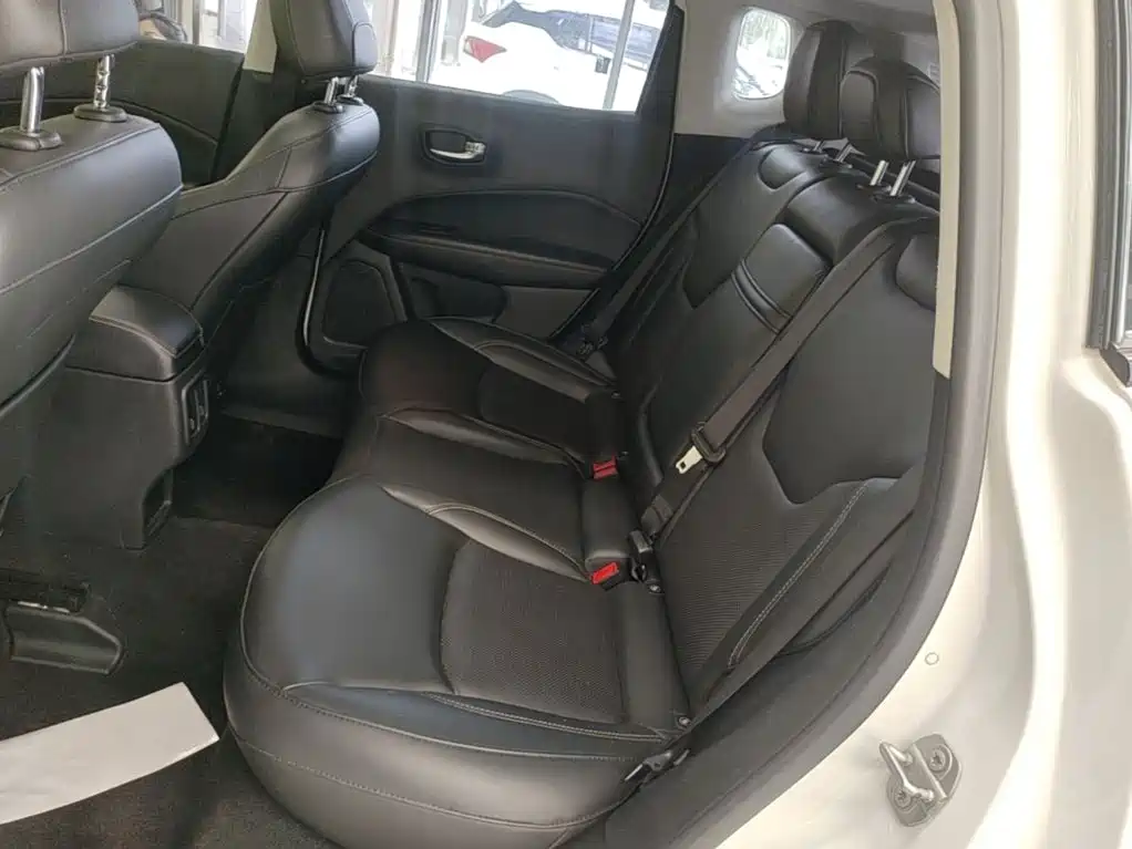 Jeep Compass 2018 — фото 17