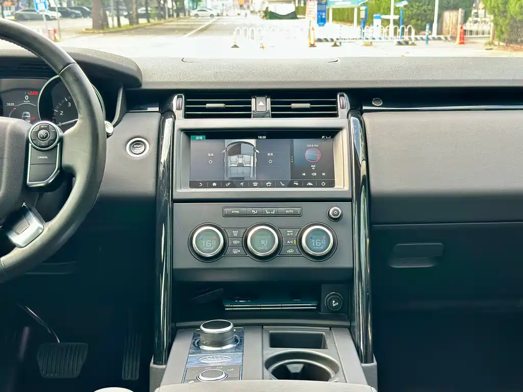 Land Rover Discovery 2018 — фото 37