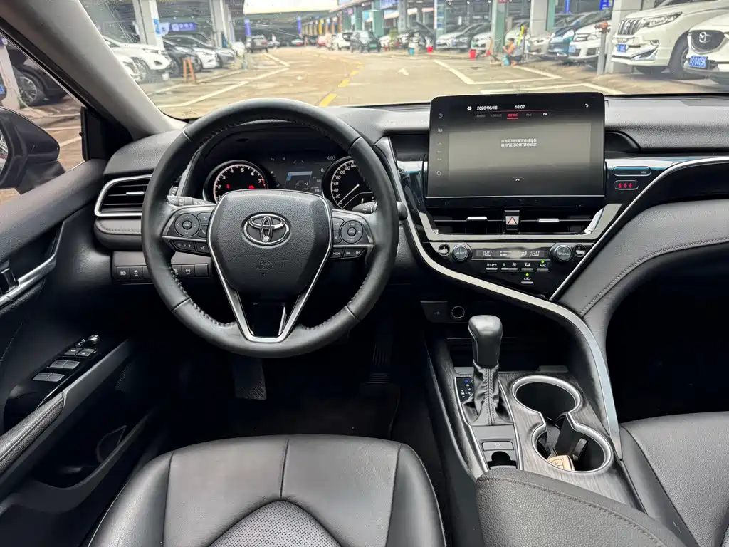 Toyota Camry 2023 — фото 10