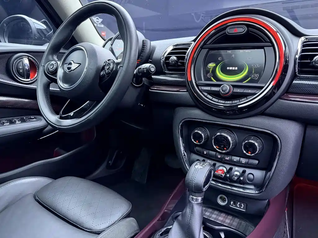 MINI Clubman 2017 — фото 14