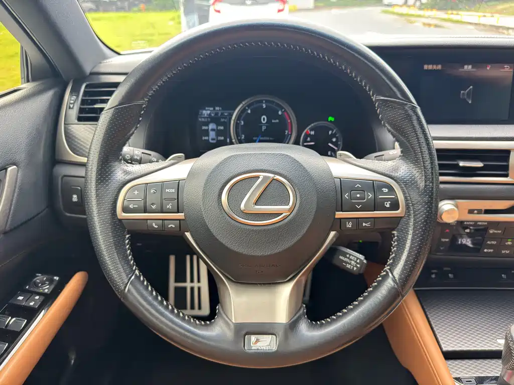 Lexus GS 2017 — фото 15
