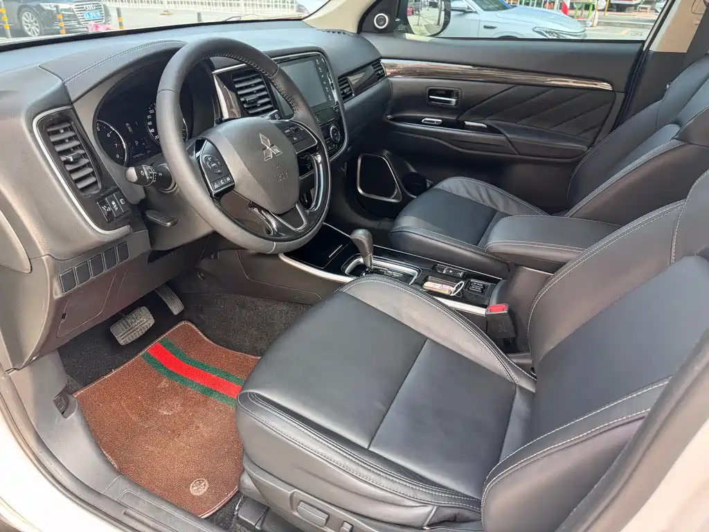 Mitsubishi Outlander 2020 — фото 22