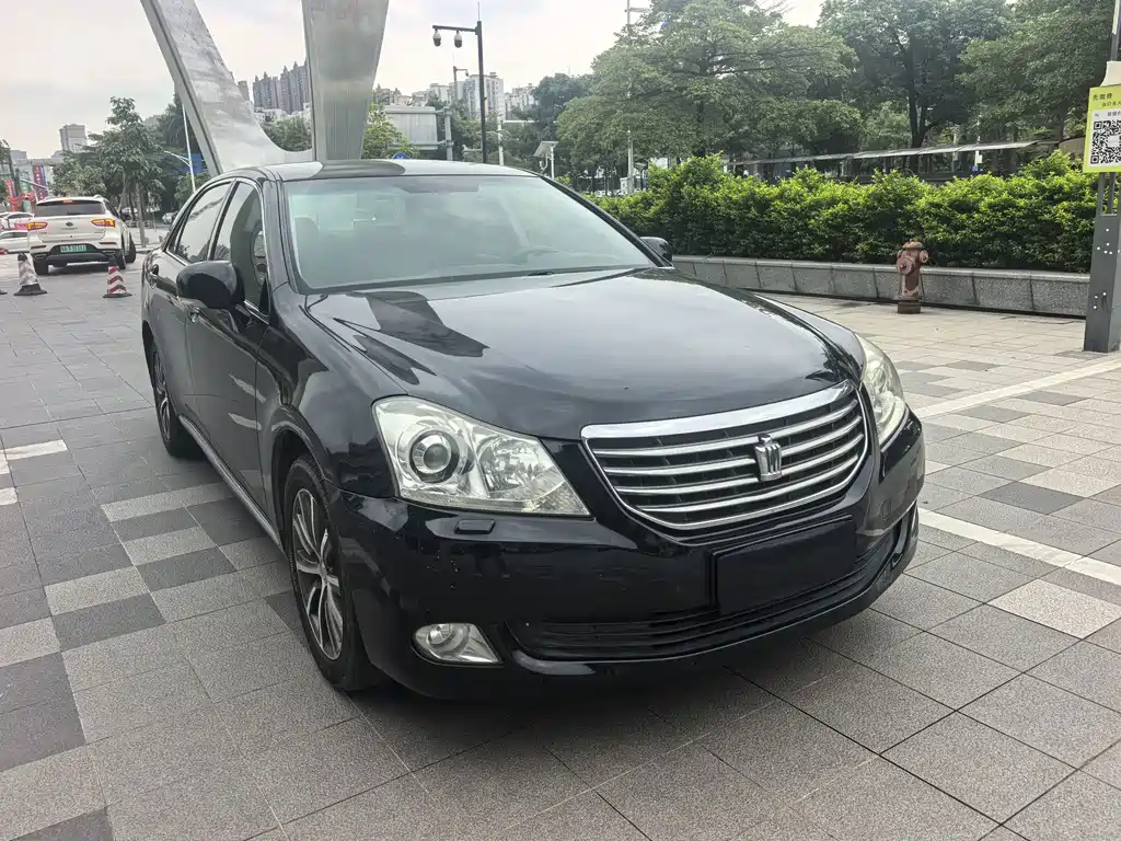 Toyota Crown 2010 — фото 3