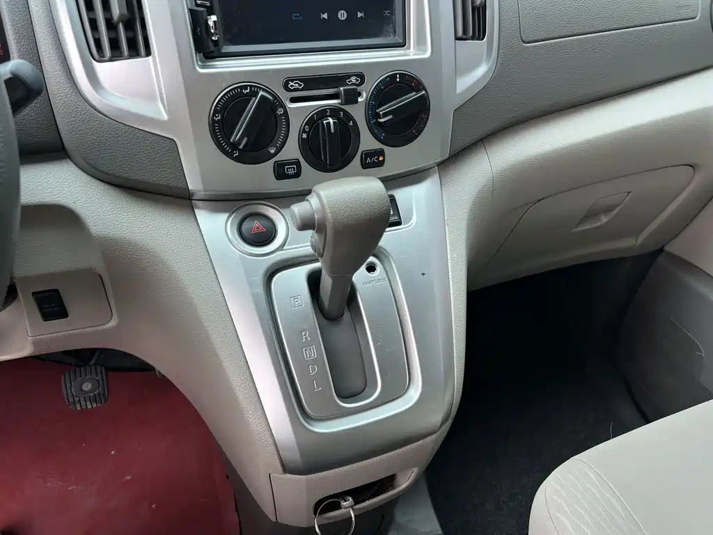 Nissan NV200 2018 — фото 14