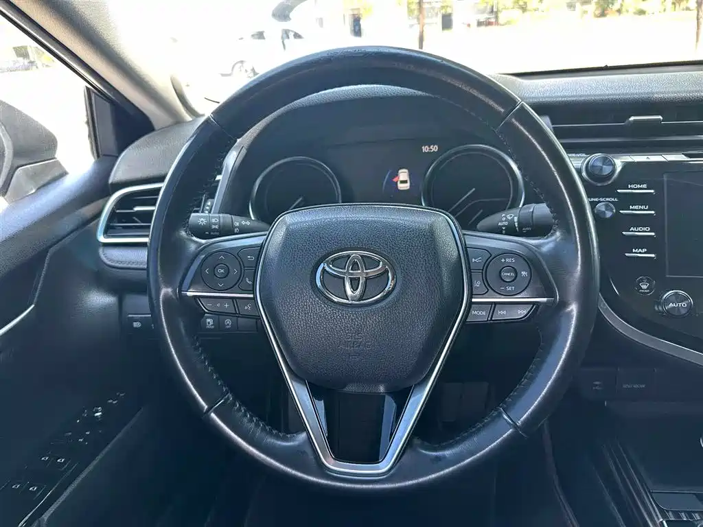 Toyota Camry 2019 — фото 6