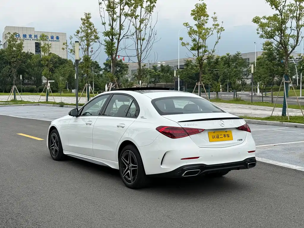 Mercedes-Benz C-Class 2024