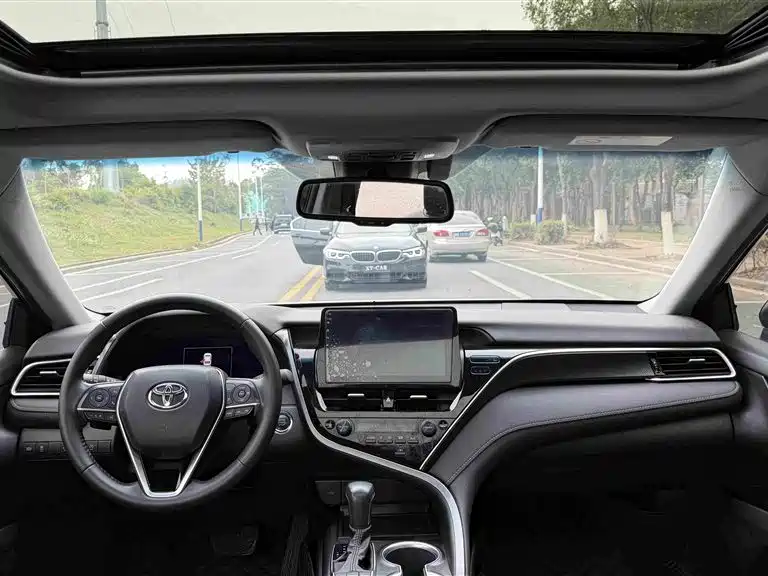 Toyota Camry 2023 — фото 10