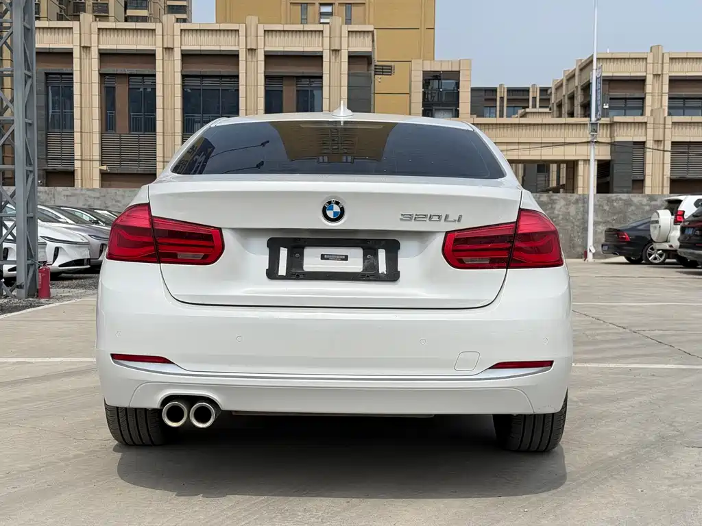 BMW 3 Series 2018 — фото 5