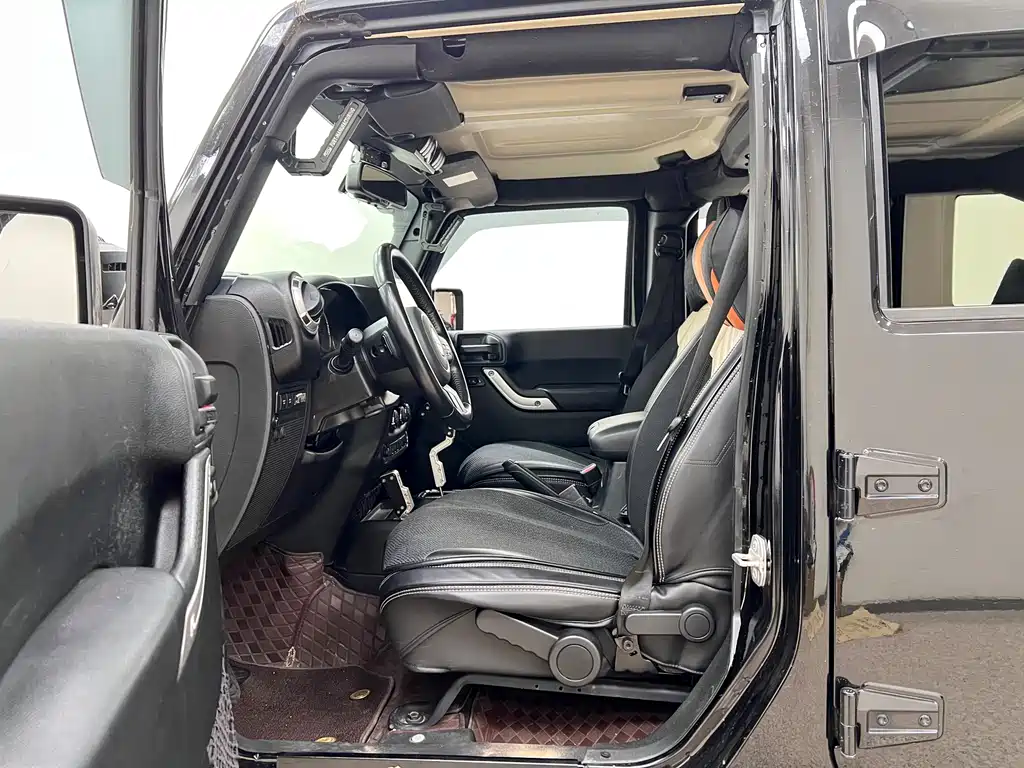 Jeep Wrangler 2019 — фото 15