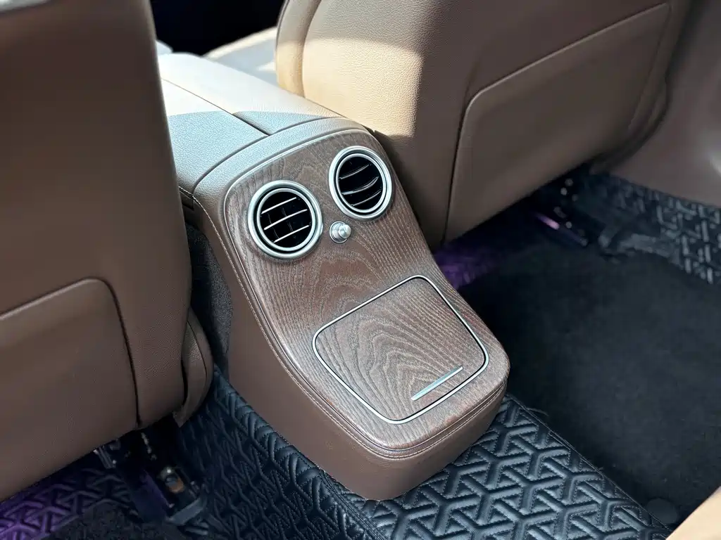 Mercedes-Benz E-Class 2023 — фото 22