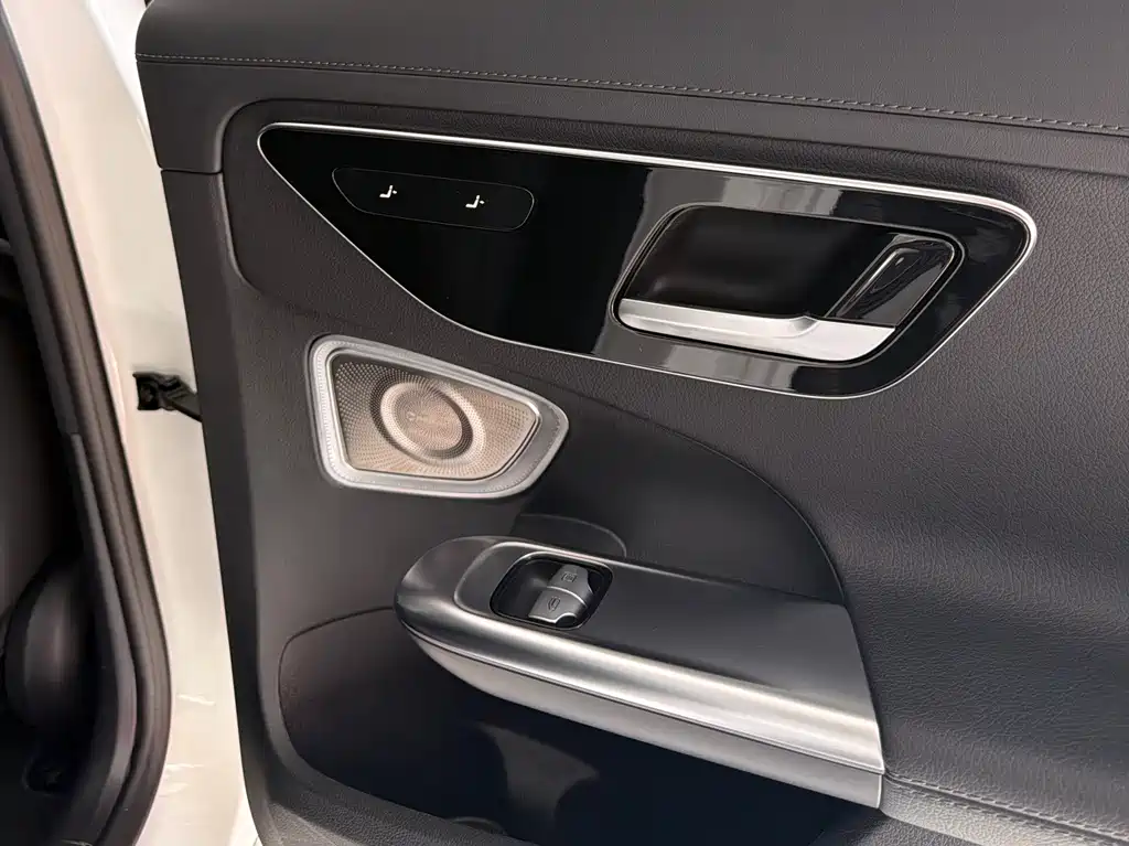 Mercedes-Benz C-Class 2023 — фото 17