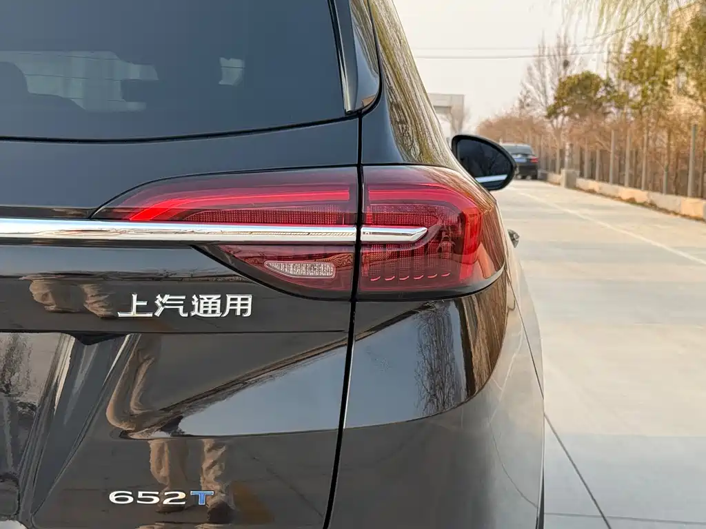 Buick Envision Plus 2023 — фото 11