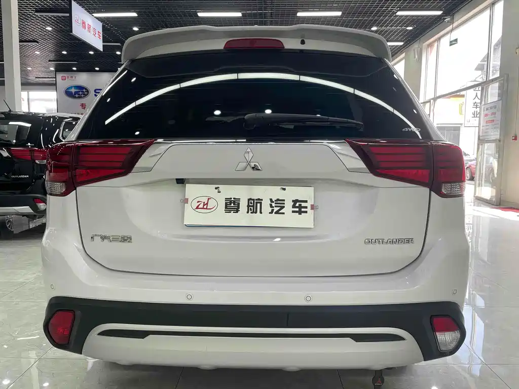 Mitsubishi Outlander 2021 — фото 7