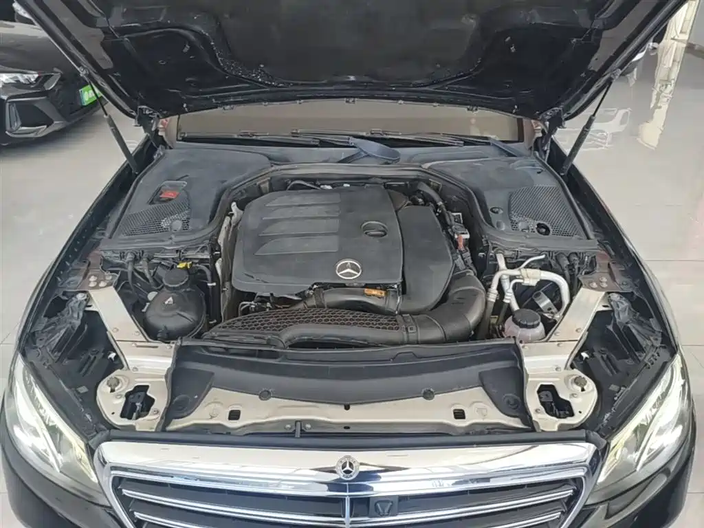 Mercedes-Benz E-Class 2019 — фото 20