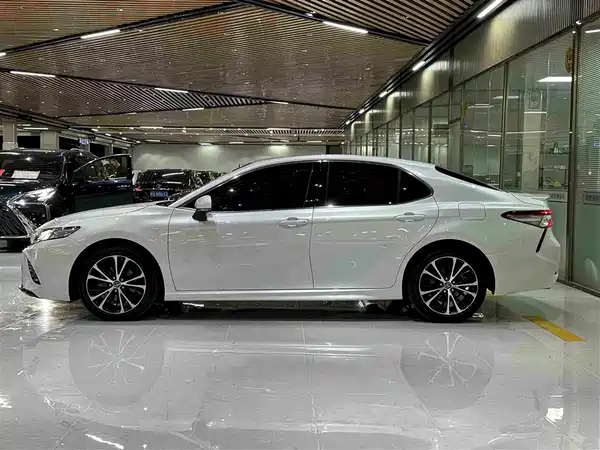 Toyota Camry 2021