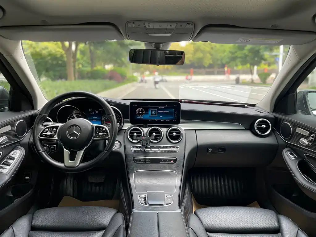 Mercedes-Benz C-Class 2019 — фото 13