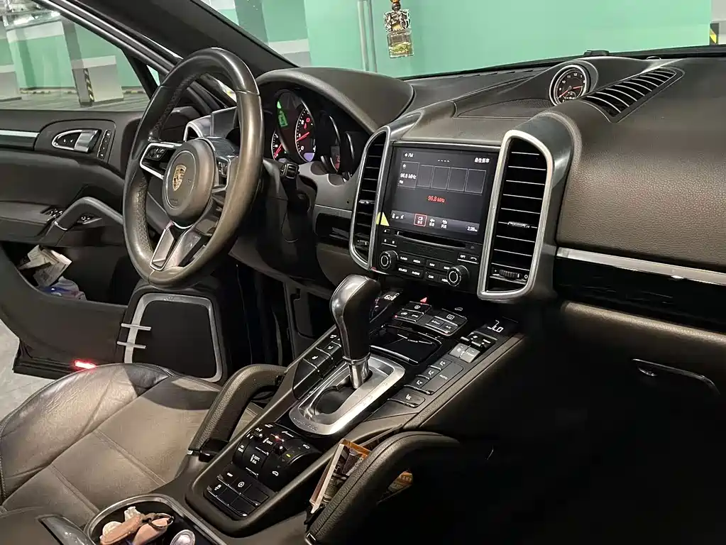 Porsche Cayenne 2017 — фото 10