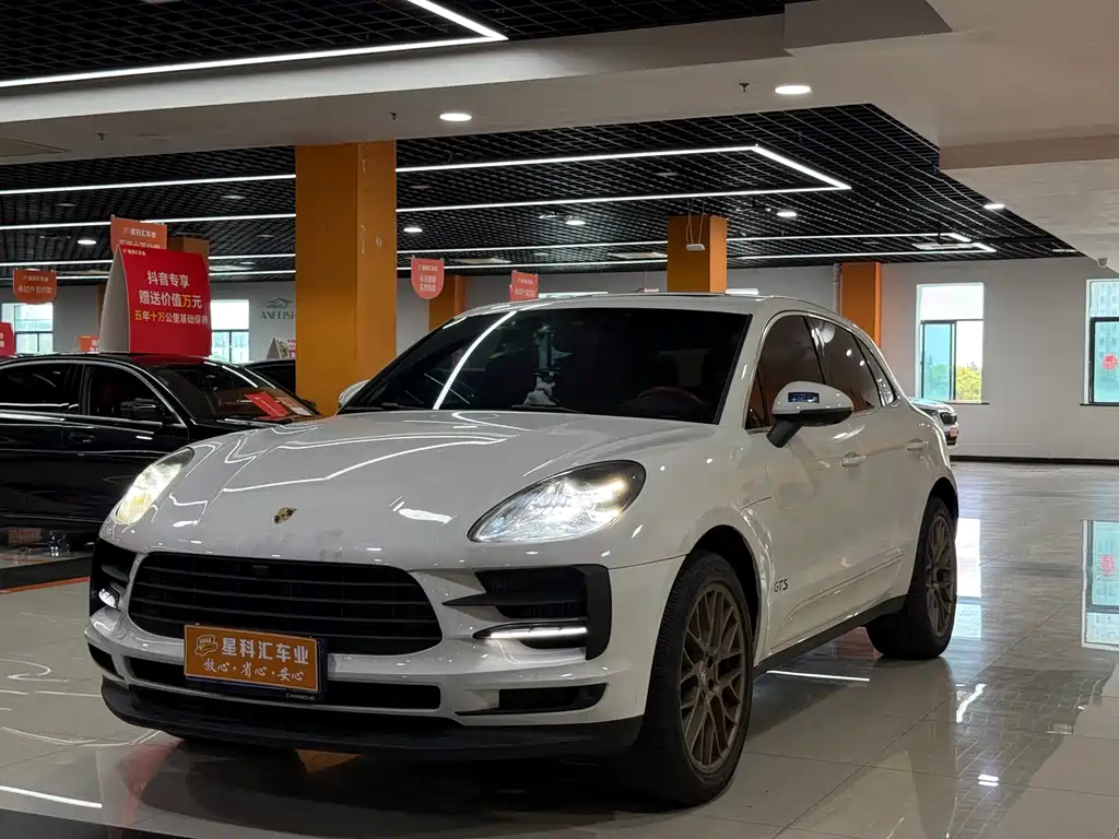 Porsche Macan 2018 — фото 1