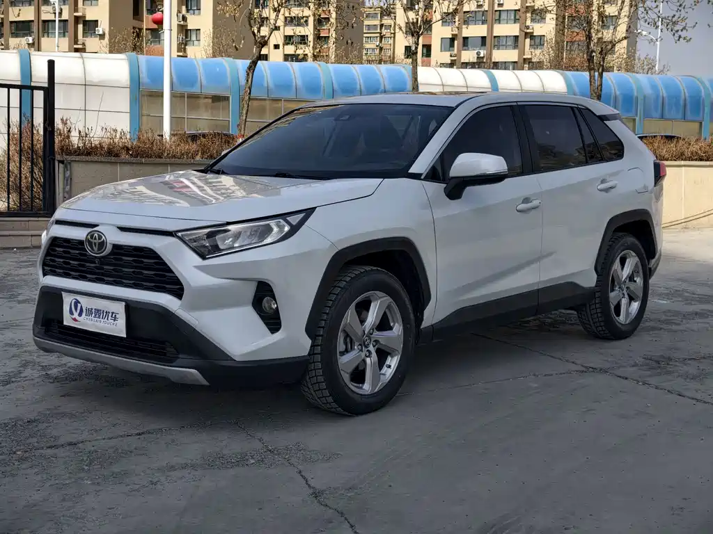 Toyota RAV4 2022 — фото 1