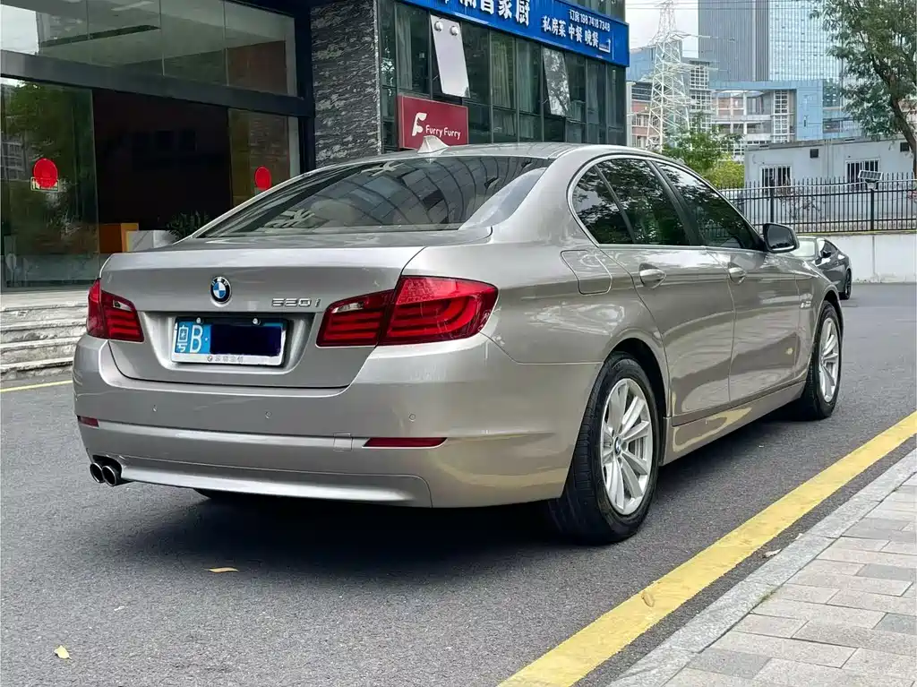 BMW 5 Series 2012 — фото 12