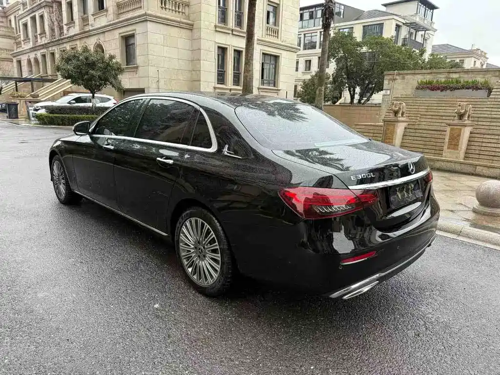 Mercedes-Benz E-Class 2023 — фото 4