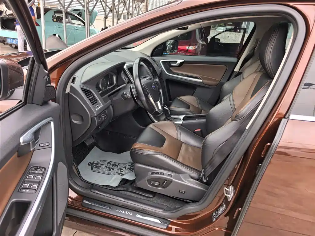 Volvo XC60 2015 — фото 11
