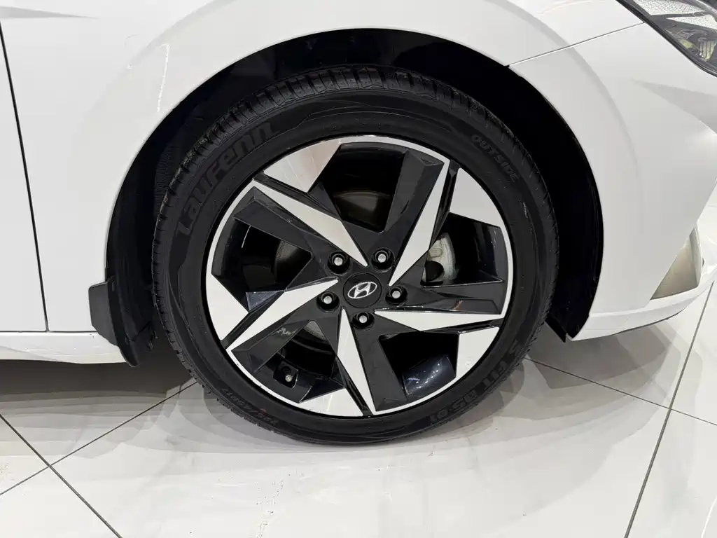 Hyundai Elantra 2023 — фото 21