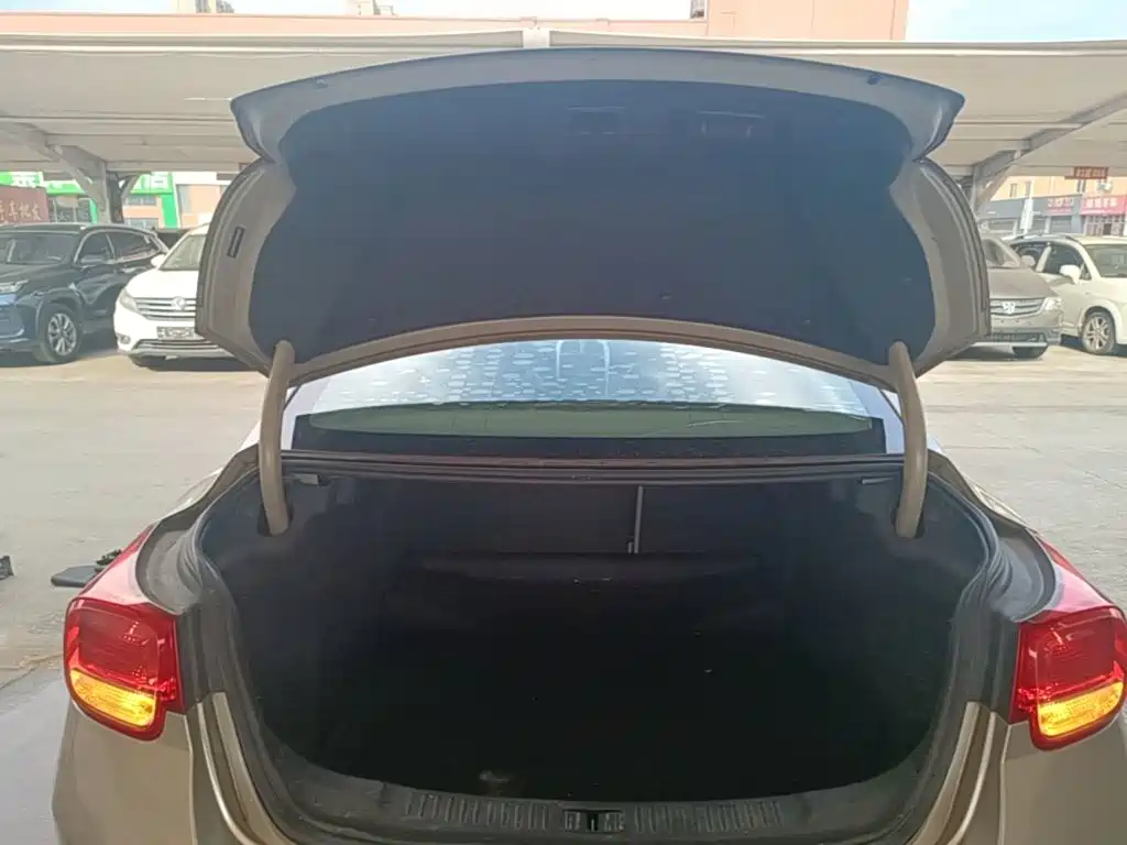 Chevrolet Malibu 2014 — фото 15