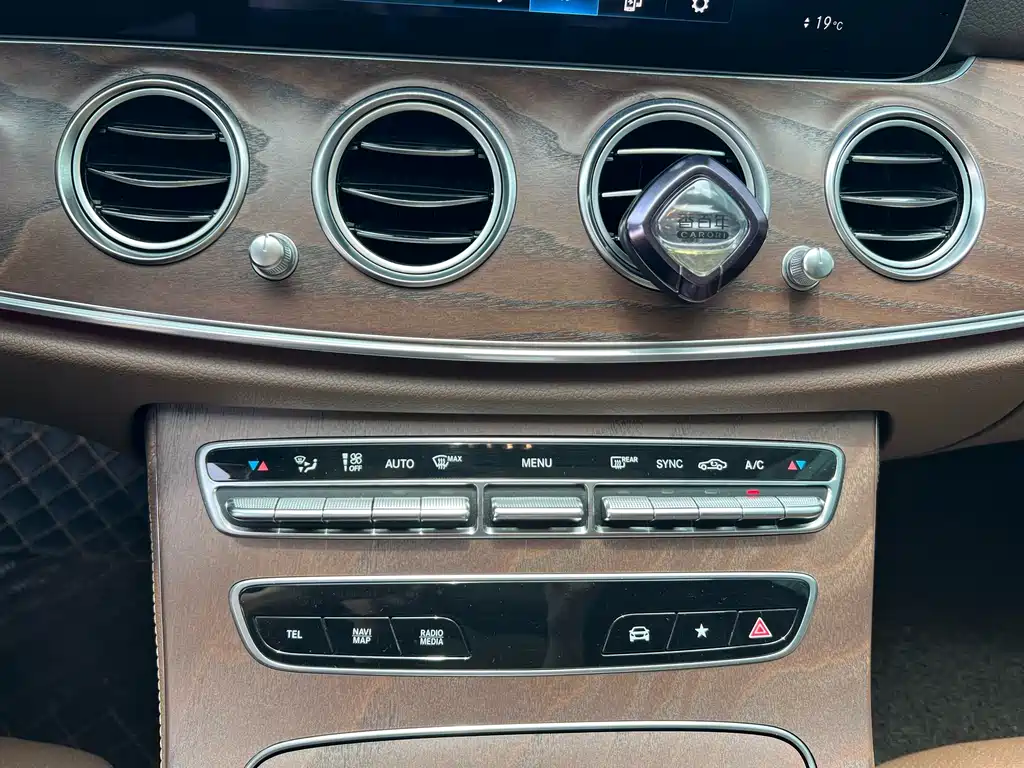 Mercedes-Benz E-Class 2022 — фото 14
