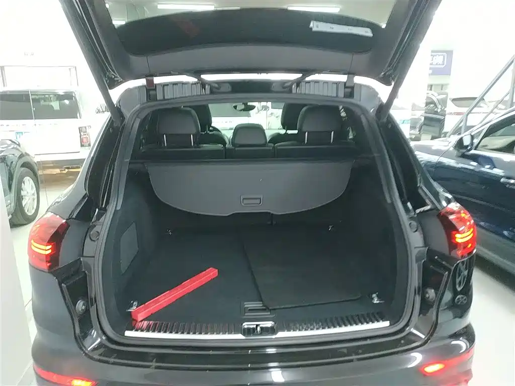 Porsche Cayenne 2018 — фото 15