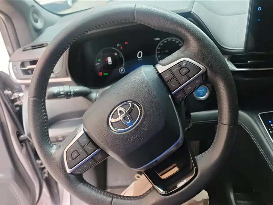 Toyota Sienna 2022 — фото 15