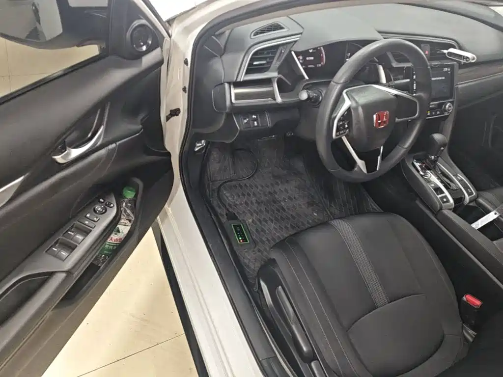 Honda Civic 2020 — фото 16